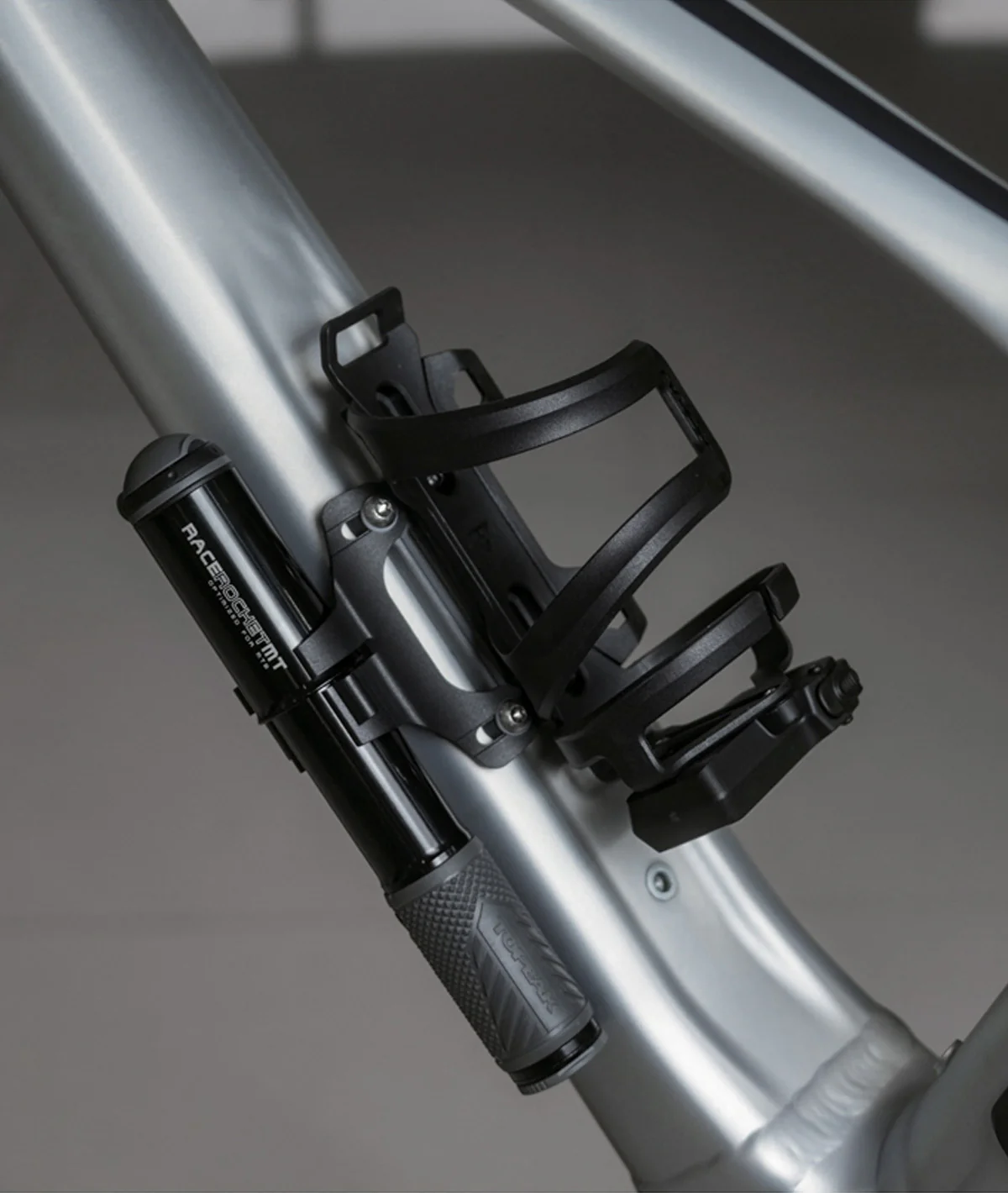Topeak Adattatore Topeak Cage Mount Extender per posizionamento portaborraccia laterale - Image 3