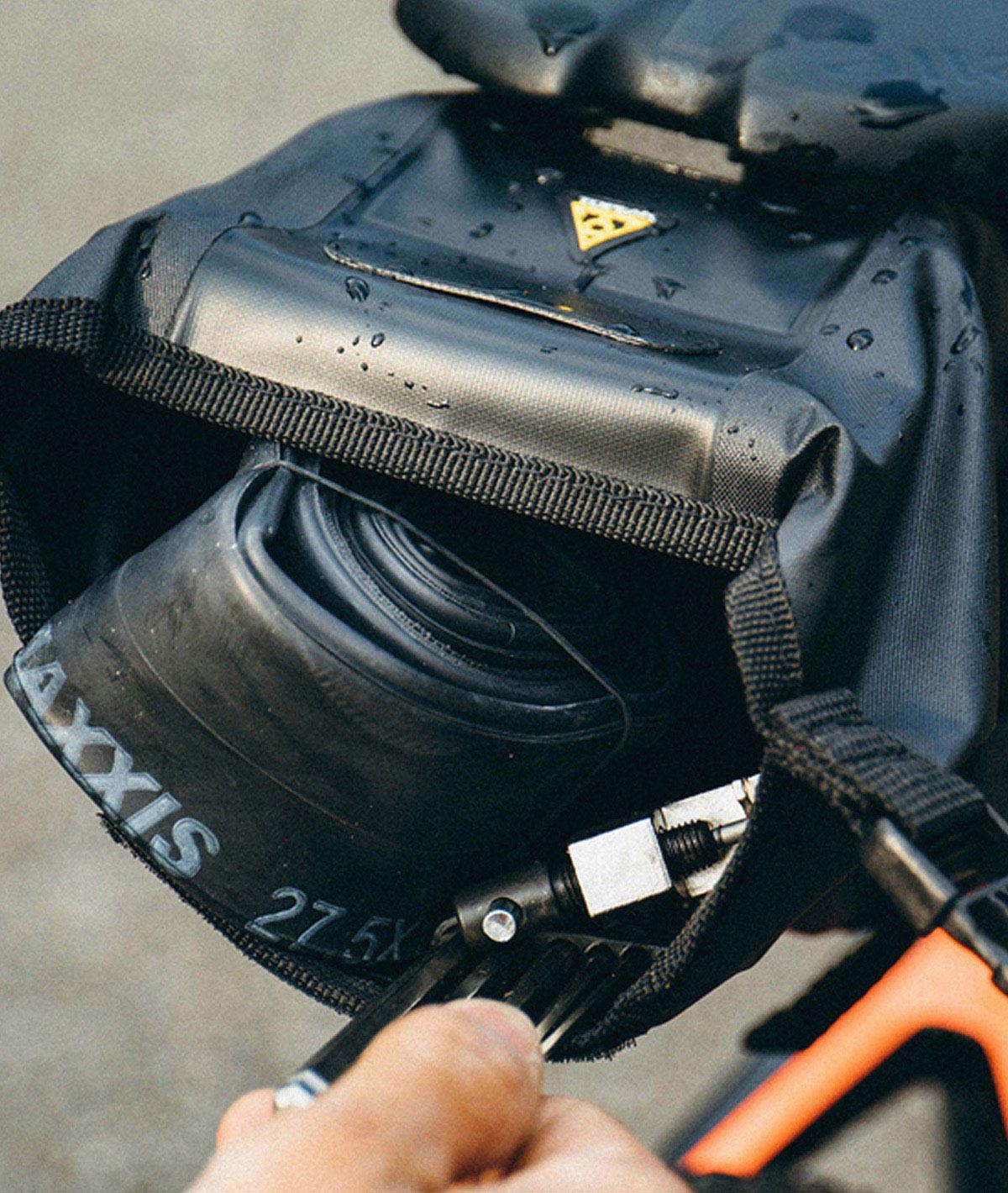 Topeak WEDGE DRYBAG Topeak strap mount - Image 7